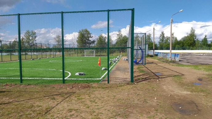 Сетчатое ограждение для футбольной площадки в городе Харовск. СНК группа компаний (НордМашСервис)