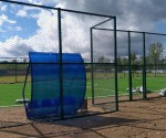 Забор для футбольного поля в городе Харовск из шестиугольной сетки. 