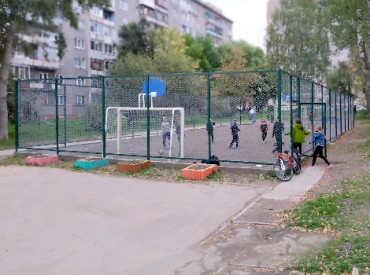 Ограждение спортивной площадки в Череповце. 2019 год
