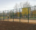 Спортивная площадка с забором из шестиугольной сетки от СНКгрупп НордМашСервис